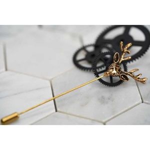 Dear Martian Mens Antique Gold Metal Lapel Pin